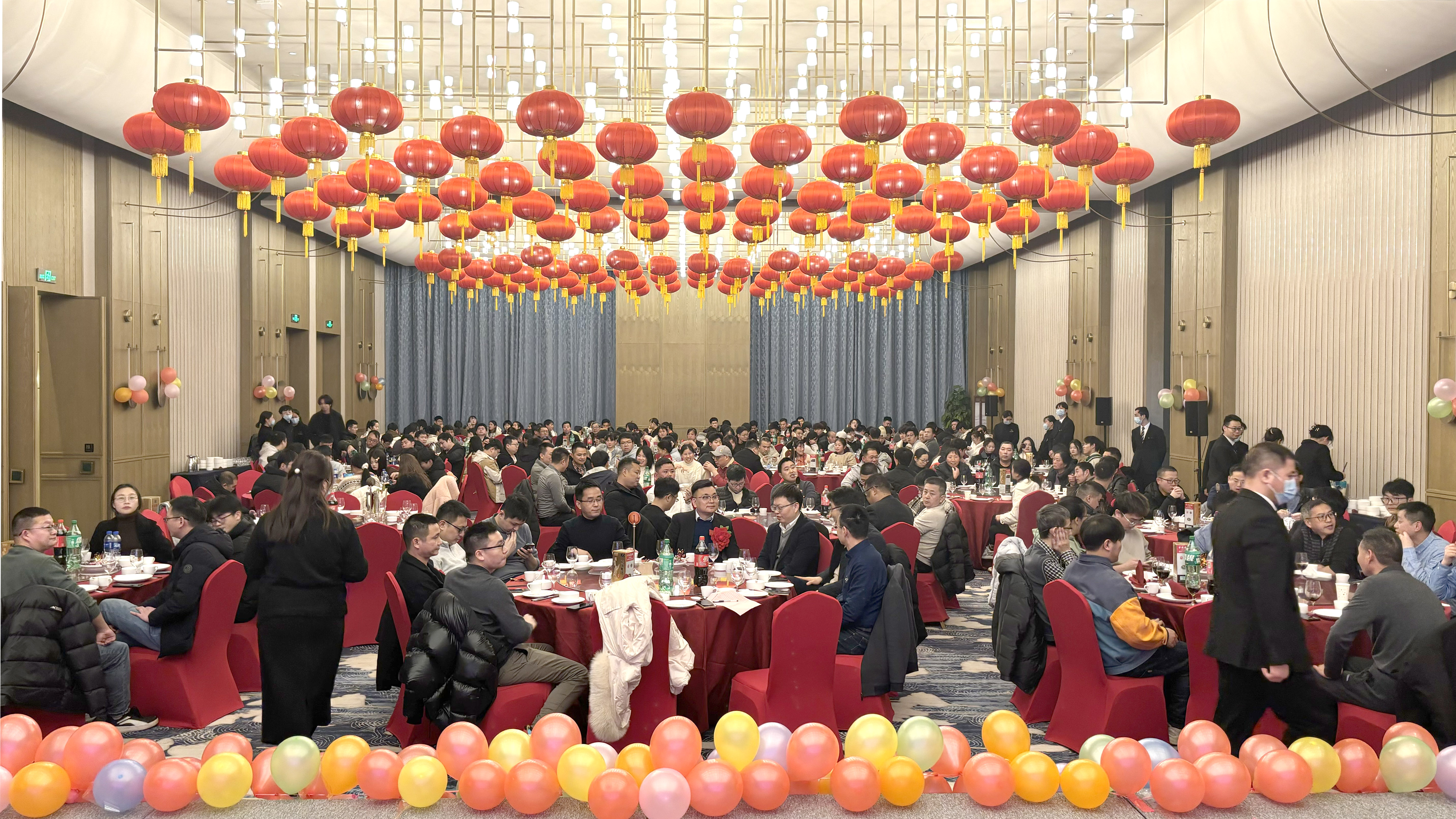 乘风破浪创佳绩 继往开来铸辉煌  leyu网站微2023年度表彰大会暨2024年迎春晚会胜利召开